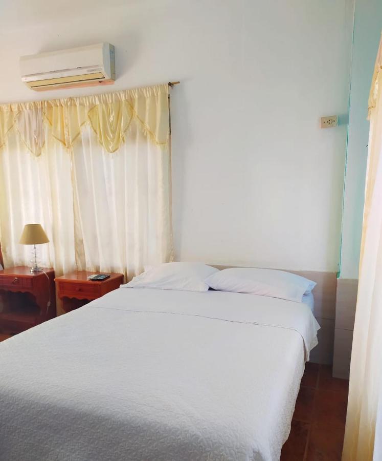 Hostal Los Flamencos Puerto Villamil Exteriör bild